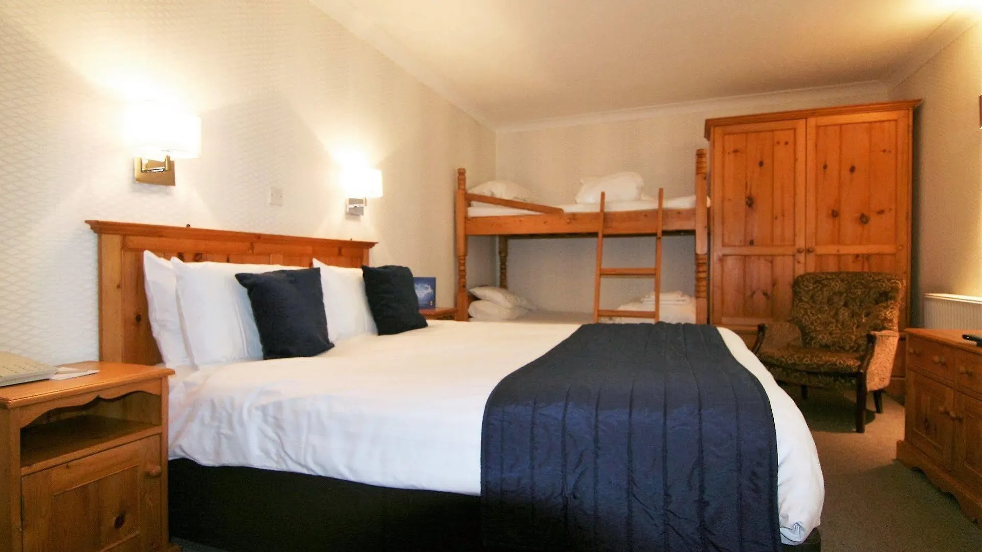 Hotel Quayside 3*